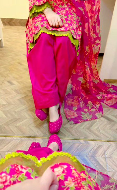 جو ہر طرف نہیں دیکھتے، وہ ایک طرف
بڑی شدت بھری نگاہوں سے دیکھتے ہیں ۔
🥀🥀🖤