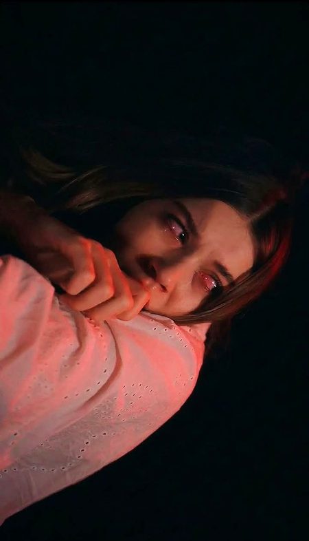 تعجب میں مُبتلا ہُوئے ہم بس یہ سوچتے ہیں ..وہ مُحبت میں قسمیں کھانے والا کِتنا بے ایمان تھا💔Unzii🥀