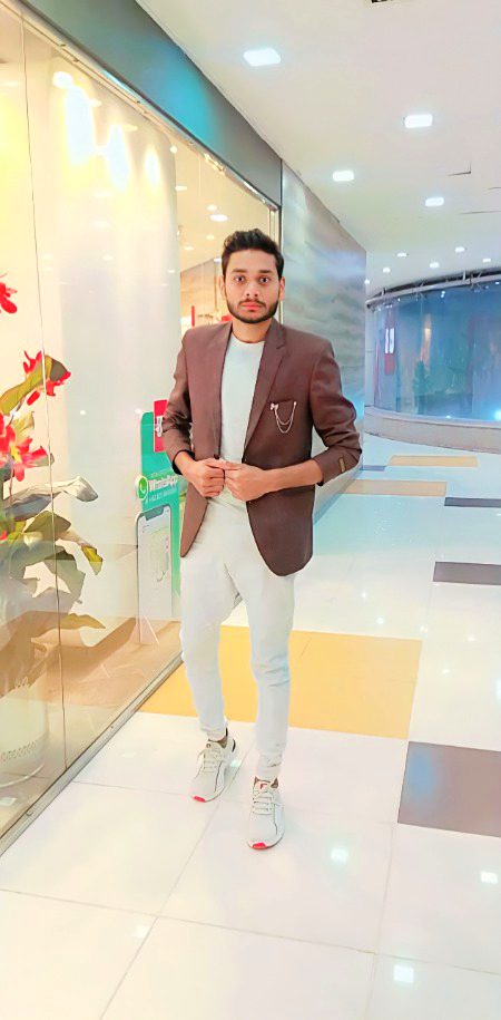 ستاروں جیسی روشن ہے میری پیشانی اب تک
اک بار میری ماں نے اسے محبت سے چوما تھا