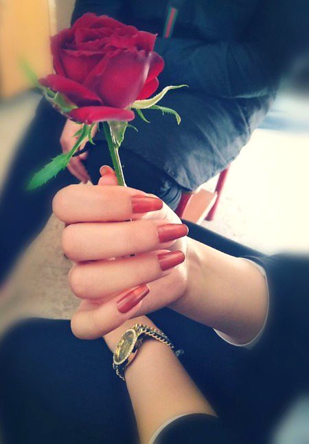 *جسے نہ آنے کی قسمیں میں دے کے آیا ہوں*🥺
*اسی کے قدموں کی آہٹ کا انتظار بھی ہے💔😭*