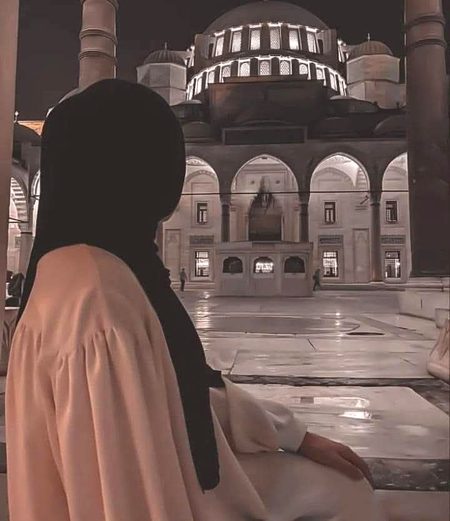 لبــاس پارســائی سـے نفاستــــ آ نہیــں سکتــی
نفاستــ نفس میــں ہـو گی تــو انســان پارســا ہــوگا_💞