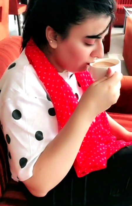 Morning tea lovers
Tea time kon kon piye ga