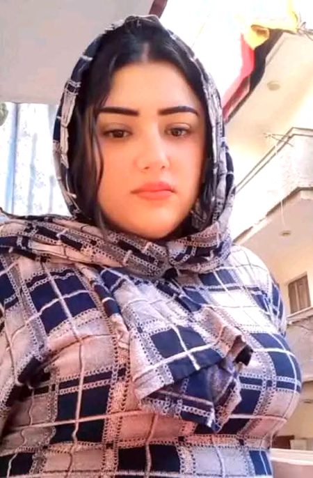 ہمیں بھی دیکھ کہ ہم آرزو کے صحرا میں.. 
کِھلے ہوئے ہیں کسی زخم آرزو کی طرح💔Unzii🥀