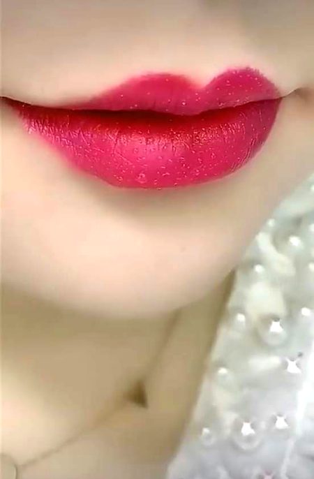 ان ہوٹوں کو پردے میں چھپاکے رکھا کیجۓ🥀
ہم گستاخ لوگ ہے آنکھوں سے چوم لیا کرتے ہیں🔥 Mahii 💔