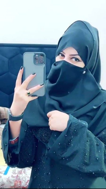 تمہاری آنکھ کے آنسوں🥀 
ہماری آنکھ سے نکلیں
تمہیں پھر بھی شکایت ہے
محبت ہم نہیں کرتے🔥 Mahii 💔