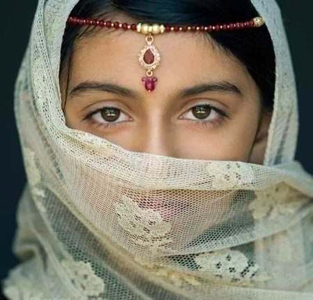 ﻣﺤﺒّﺖ ﺯﺍﺩ ہے ' ﻣُﺠﮫ ﻣﯿﮟ
ﮐﻮﺋﯽ ﻓﺮہاﺩ ہے ' ﻣُﺠﮫ ﻣﯿﮟ
ﻧﮩﯿﮟ ﻭِﯾﺮﺍﻥ ' ﺍﻧﺪﺭ ﺳﮯ
ﺧُﺪﺍ ﮐﯽ ﯾﺎﺩ ہے ' ﻣُﺠﮫ ﻣﯿﮟ
ﺟﻮ ہر ﺩَﻡ ' ﺳﺎﺗﮫ ﺭہتاہے
ﻣِﺮﺍ ہم ﺯﺍﺩ ہے ' ﻣُﺠﮫ ﻣﯿﮟ
ﻣَﯿﮟ ﺧُﻮﺩ ﺳﮯ ' ﮐﭧ ﻧﮩﯿﮟ ﺳﮑﺘﺎ
ﻣِﺮﯼ ﺑُﻨﯿﺎﺩ ہے ' ﻣُﺠﮫ ﻣﯿﮟ
ﺍﮔﺮﭼﮧ ﻣَﯿﮟ ' ﻗﻔَﺲ ﻣﯿﮟ ہوﮞ
ﮐﻮﺋﯽ ﺁﺯﺍﺩ ہے ' ﻣُﺠﮫ ﻣﯿﮟ
ﺟﻮ ﻣُﺠﮫ ﮐﻮ ' ﺻَﯿﺪ ﺭﮐﮭﺘﺎ ہے
ﻋﺠﺐ ﺻَﯿّﺎﺩ ہے ' ﻣُﺠﮫ ﻣﯿﮟ
ﺿﻤِﯿﺮ ِ ﺯِﻧﺪﮦ ' ﮐﯽ ﺻُﻮﺭﺕ
ﻣِﺮﺍ ﺍُﺳﺘﺎﺩ ہے ' ﻣُﺠﮫ ﻣﯿﮟ
ﻧﮩﯿﮟ ﺍﺏ ﻣَﯿﮟ ﻧﮩﯿﮟ خود میں 
ﮐِﮧ ﻭﮦ ﺁﺑﺎﺩ ہے ' ﻣُﺠﮫ ﻣﯿﮟ .!
*