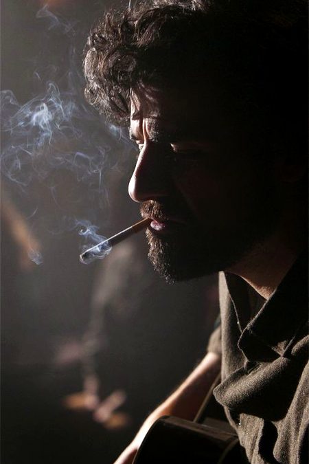 ہمارے درد کی عمریں دراز کر دی گئیں
ہمارے پاس مسائل کا حل نہیں تھا.