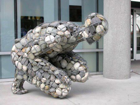 ﯾﮧ ﺟﻮ ﭘﺘﮭﺮ ﺗﮭﺎ ﺁﺩﻣﯽ ﺗﮭﺎ ﮐﺒﮭﯽ
ﺍﺱ ﮐﻮ ﮐﮩﺘﮯ ﮨﯿﮟ ﺍﻧﺘﻈﺎﺭ ﻣﯿﺎﮞ