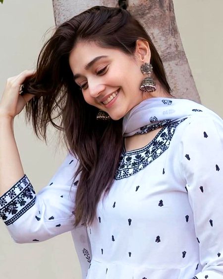 شاعری سے #وار کرنا ہمیں بھی اتا ہے #جناب 🌹🙈بس ڈرتے ہیں کہیں #نشانہ دل پر نہ لگ جائے 🥀