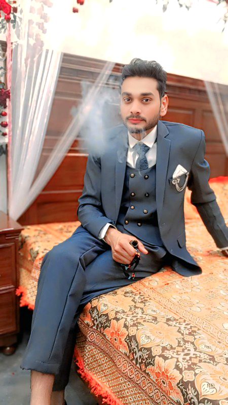 ہر خوبی ہر شخص میں نہیں ہوتی ،
اگر آپ حسین ہے تو میں وفادار ہوں 🍁