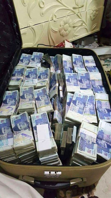 مرد کی کامیابی کے پیچھے ماں کے سوا کوئی دوسری عورت نہیں ہوسکتی ،
کیونکے دوسری عورت ایک کامیاب مرد ڈھونڈتی ہے..❤️🥀
#___