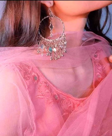 🔥نہ چاھيندي بہ توکي چاھي ويٺاسين 😘💁
سور دل ۾ سماءي ويٺاسين 💔
پيار ڪرڻ جي تہ عادت نہ ھئي😭 اسان ۾ 
پر الاء ڇو دل توسان لڳائي ويٺاسين 💔  💜