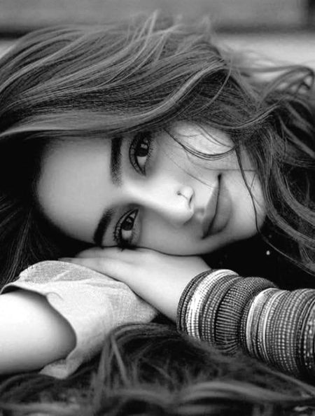 تُو میسر جو ہوتا،، تو کہتے ہم بھی.
بھلی شے ھے محبت،، سبھی کیجئیے۔💔Unzii🥀