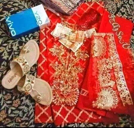 *سامان آگیا ہے جانو۔🥺😮💨*
*پہننے والی اللہ دے گا🙊🙈🥰*