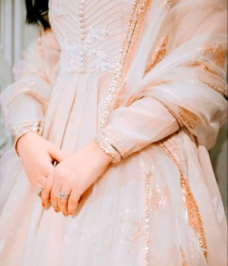 اداسی ہم پر سجتی نہیں😊
ہم ہنستے باکمال لگتے ہے❤️❤️💞😘🦋۔
❣️☆zoya☆❣️