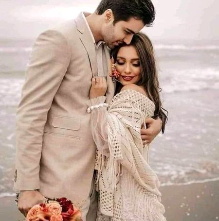 وہ رکھ لے مجھے اپنے پاس کہیں قید کر کے۔۔۔
کاش کہ کچھ ایسا مجھ سے قصور ہو جائے۔۔۔۔