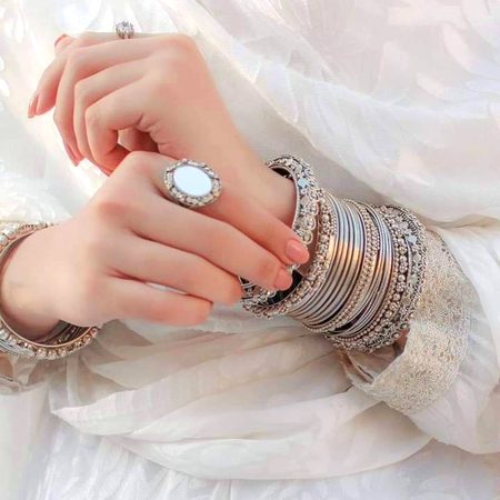 کبھی آؤ تو تم کو سنائیں وہ درد...!
جو ہم نے دل میں چھپا رکھے ہیں...!