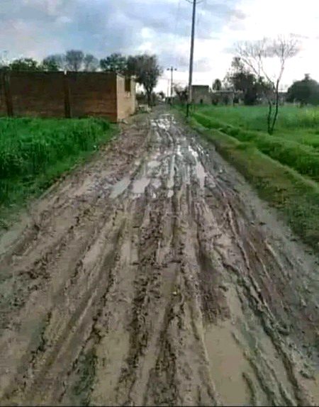 تجھے اس روڈ پہ گرتے دیکھنا چاہتا ہوں ۔۔۔!!!
میری سادگی دیکھ میں کیا چاہتا ہوں ۔۔۔!!!