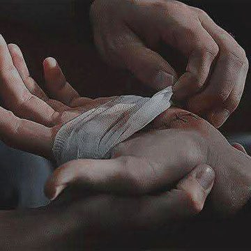 زخم پر اوڑھ کے مرہم کا لبادہ رکھا
ہم نے فریاد کے عنوان کو سادہ رکھا
شدّت ِعشق کوکیا روئیں کہ ہم نے دل میں
درد ِدنیا بھی ضرورت سے زیادہ رکھا۔