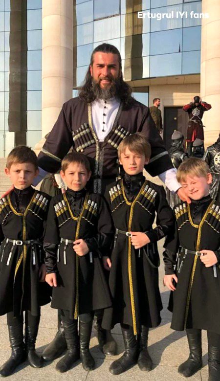 Turkish Celebs image