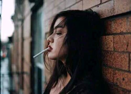 نیند  بھی  نیلام  ھو  جاتی ھے بازار عشق  میں۔
اتنا  آسان  نہیں  کسی  کو  بھول کر سو جانا۔