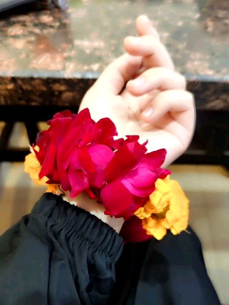 ہر کسی سے بونگیاں مارنے سے بہتر ہے 
کسی ایک کے پیچھے ہاتھ دھو کے پڑ جاؤ🙊😍