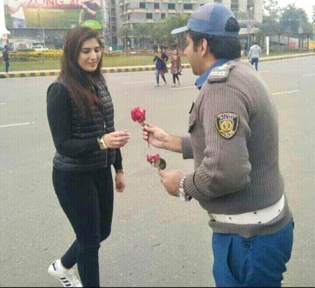 اختیارات اور عہدے کا خوبصورت استعمال یہی ہے
 کہ ضرورت مند آپکے دفتر سے باہر جاکر آپکو گالی کے بجائے دُعائیں دے!