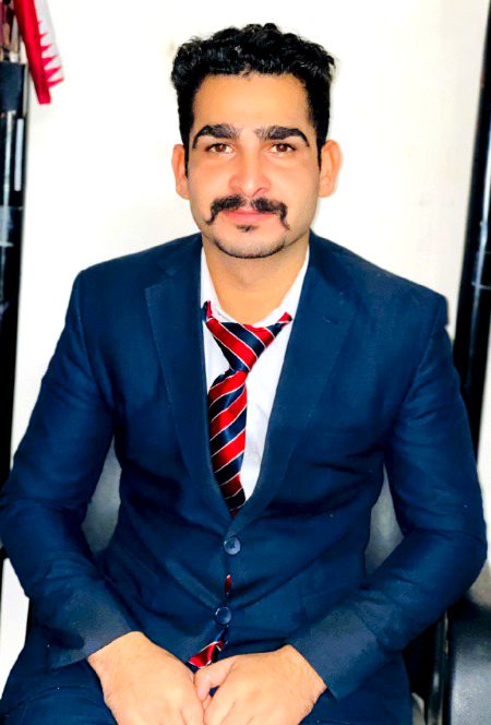 ہم نہ ہوں تو زمانے کی سانس رک جائے ___
قتیل وقت کے سینے میں ہم دھڑکتے ہیں