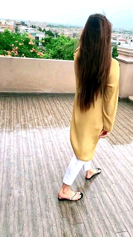 میں سمجھتی ہی نہیں انہیں مدِ مقابل اپنا 
لوگ فضول میں بنے پھرتے ہیں مخالف میرے🔥