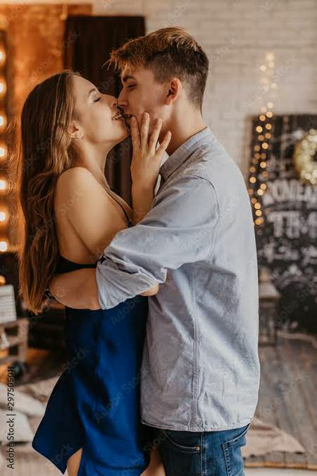 اے میرے ہمسفر!🎤🎻
۔۔۔ تو اخر ھے کدھر🎶
🙄🤔۔۔👩❤️👨👫