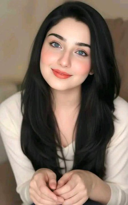 بڑے راز چُھپے ہیں لفظوں کی اوٹ میں
سمجھنے کو تذکرہ کسی ولی سے کیجئے...!🔥!
میـں تو جلد بـاز ہوں ازل سے ہی جنـاب
مگر آپ تو محبـت زرا تسـلی سے کیجئے...🫶