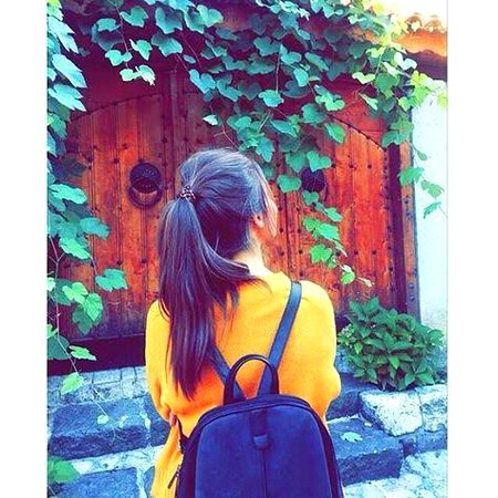 اتنا بھی گمان نہ کر
اپنی جیت پر اے بے خبر
شہر میں تیری جیت سے زیادہ
چرچے تو میری ہار کے ہیں