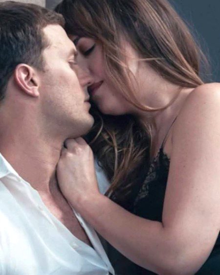 عشق کی پابندیاں بے کار ہو کر رہ گئیں
ہم تصور میں کسی کے ہونٹ چھو کر آ گئے