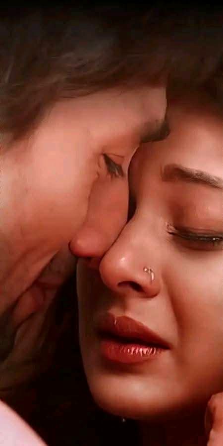 ٹُوٹا ہے صبر, غم کے سوالوں پہ گرے ہیں..
ایک دوسرے کے آنسُو, جو گالوں پہ گرے ہیں💔Unzii🥀
