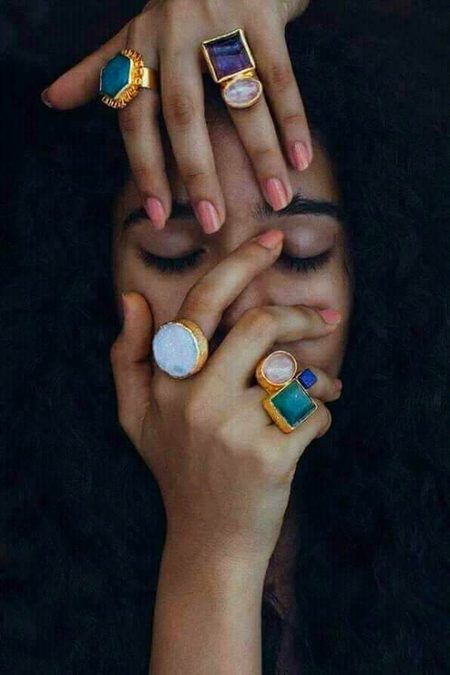 یہ تلخیوں سے بهرے لوگ
طنز نہ کریں تو مر جائیں گے