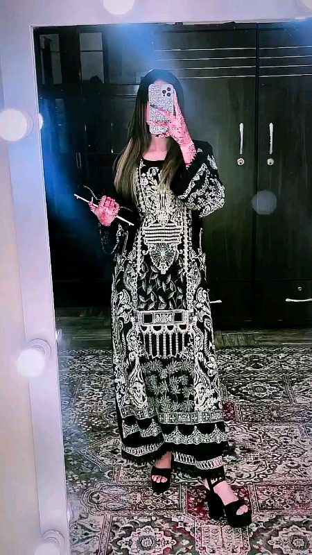 عید کا دن ھے اور دل پھر بھی اداس ھے❤
نہیں معلوم کس کے آنے کی امید و آس ھے
اے دل  جھوٹی تسلی کیوں دیجیئے بھلا خود کو
جبکہ کسی کے نہ آنے کی ہر امید بکواس ھے
🔥