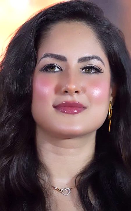 ..بڑے عروج پہ پہنچی ہوئی ہے بدنامی اپنی 
وہ مسکرائیں تو ہم سے سوال ہوتے ہیں💔Unzii🥀