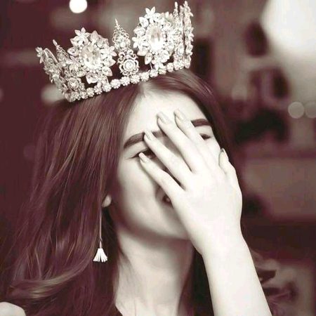 میں تیرے ذکر کے زندان میں مقید ھوکر
ایک دیوانِ سخن ایسا قلم بند کروں 
جو سُنے اُس میں،  تیری دید کی خواہش جاگے
جو پڑھے  تیری اسیری کے بہانے ڈھونڈے۔۔۔