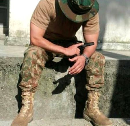 Sar jhukaoge to patthar devta ho ja.ega,
itna mat chaho use wo bewafa ho ja.ega