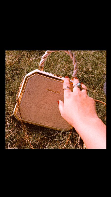 A bee doesn't waste its time to prove fly that honey is better than shit..😎🔥