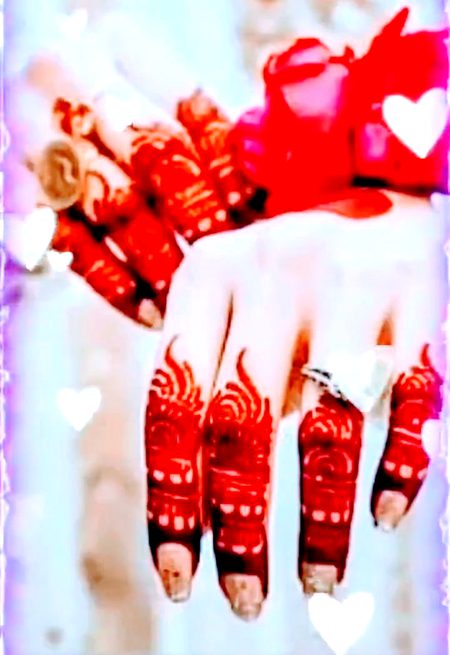 محبت کے تحفوں میں وقت کے بعد 🥀💞
گجرے  سب سے انمول تحفہ ہے !! 🌹❣️
Mäshööm Shehzadi zoya 🖤🥀