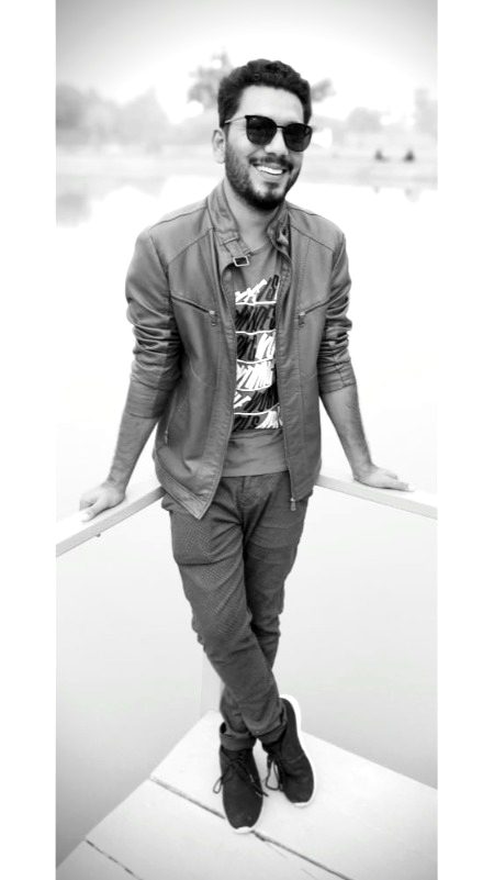 نفرت ہے فضا میں تو محبت بھی بہت ہے
جینے کے لیے درد کی دولت بھی بہت ہے