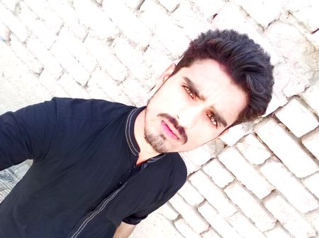 ہم آسمان سر پے اٹھانے والے
خاموش رہنے لگے ہیں دیکھو💔