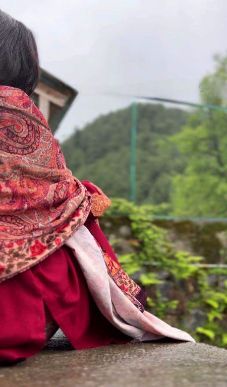 *مجھے ایک بار آ کے تو پوچھ لو ...❤️🩹🥹*
*میں بھی اس سال کی طرح ختم ہورہی ہوں💔😭