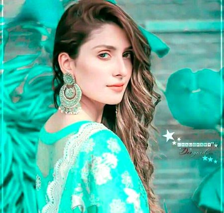 عزت کرو گے تو عزت ملے گی
ورنہ بتمیزی میں ہم نے بھی
p h d کی ہے🔥✌️