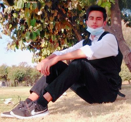 Mn pyra hun... Bss ye bt mn he khd ko nh khta sb khty hn k oye hero kassy ho mn bmr hoty hue b khta hun k tk hu😢