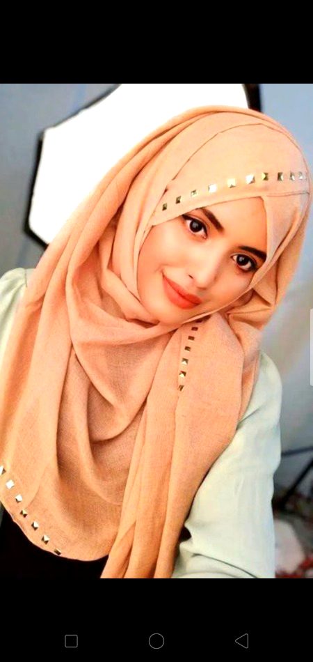 حقیقتوں کا تصور محال لگتا ہے.
کسی کی یاد میں رہنا کمال لگتا ہے🔥 Mahii 💔