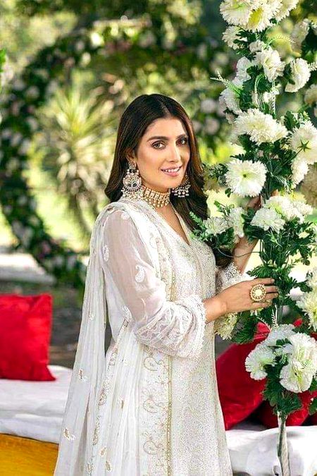 بہت ہی پرکشش آتی ھے تصویریں ہماری۔۔💪🤭
سنا ھے لوگ انہیں زوم کرکے دیکھتے ھے😍