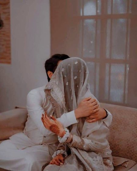 کچھ خاص دلوں کو عشق کے الہام ہوتے ہیں🥀
محبت معجزہ ہے، اور معجزے کب عام ہوتے ہیں🔥 Mahii 💔