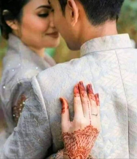 جِی چاہتا ھے ھم کو کوئی اور نہ دیکھے ..
اے حُسنِ نظر_ تیری نذر ھو گئے ہیں ھم .. ❤️❤
😍😍